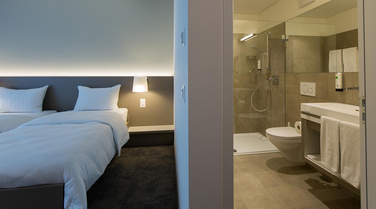 B_Smart Motel Ландкварт Екстериор снимка
