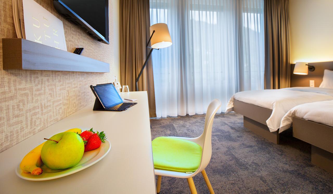 B_Smart Motel Ландкварт Екстериор снимка