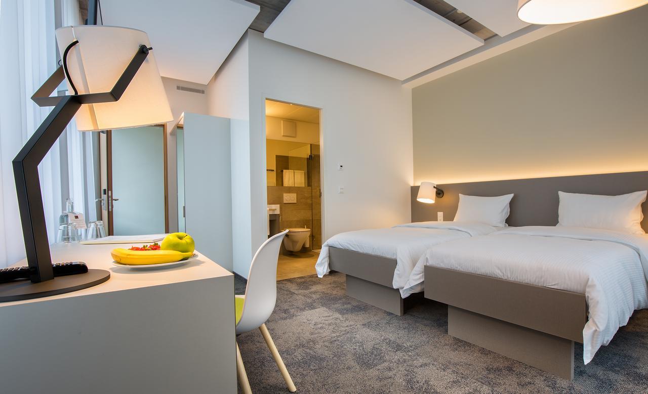 B_Smart Motel Ландкварт Екстериор снимка