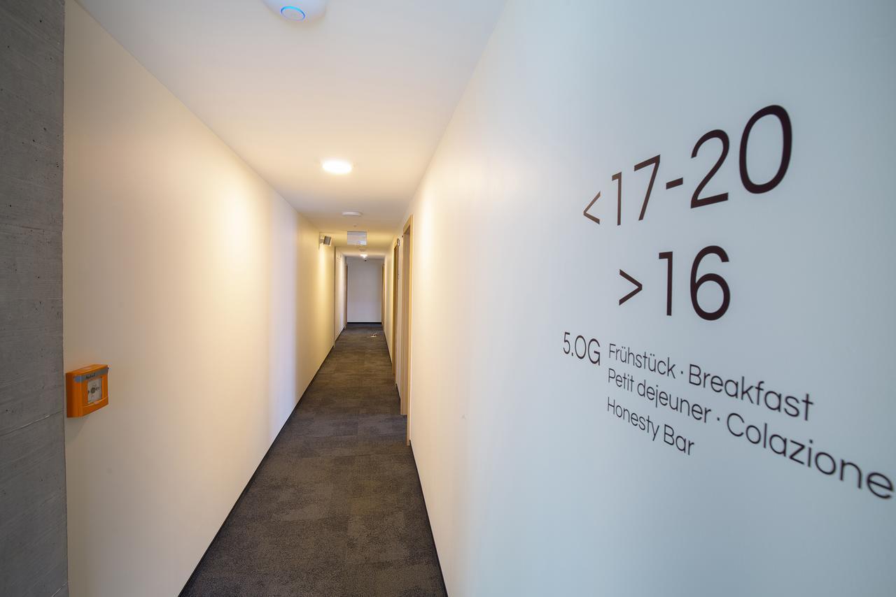 B_Smart Motel Ландкварт Екстериор снимка