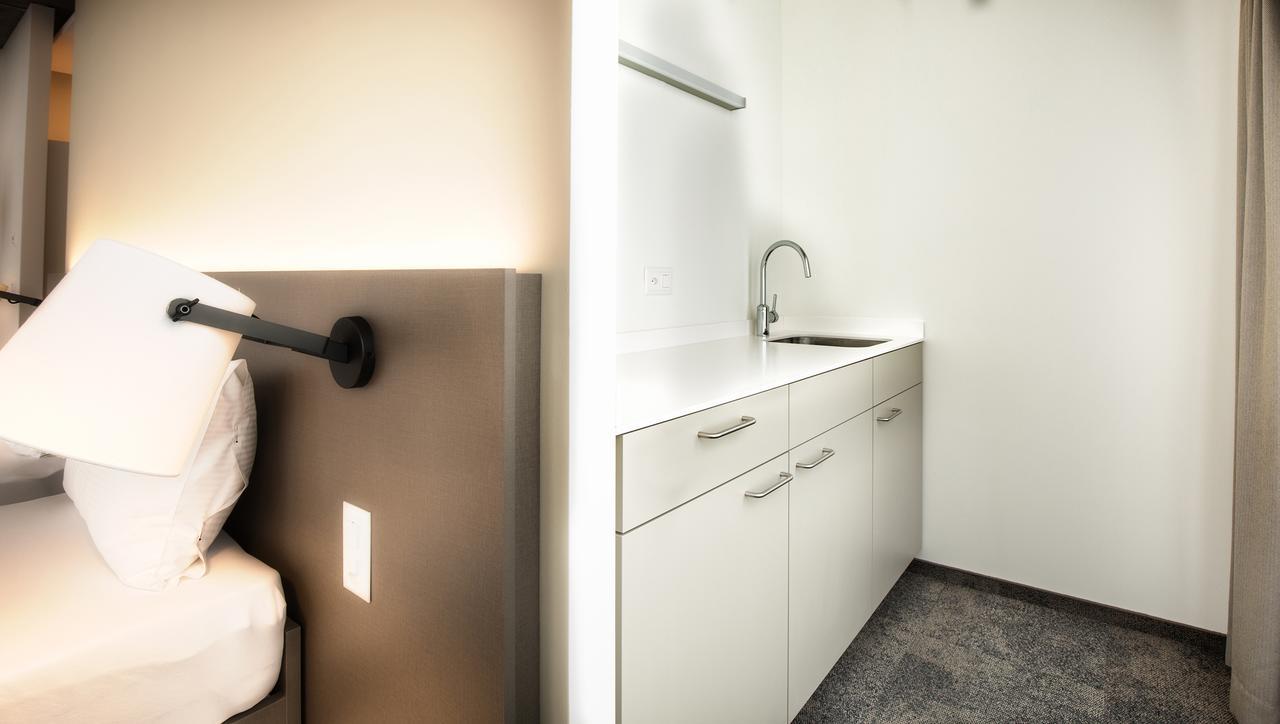 B_Smart Motel Ландкварт Екстериор снимка