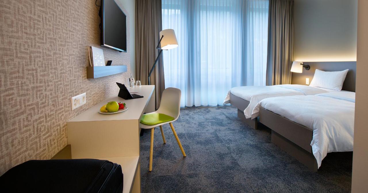 B_Smart Motel Ландкварт Екстериор снимка